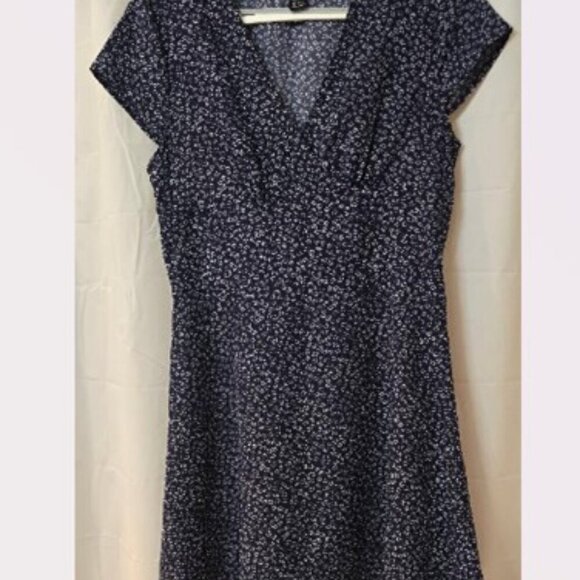 Shein Disty Floral Navy & White V-Neck Mini A-Line Dress Cap Sleeve Size 4 - Picture 4 of 10